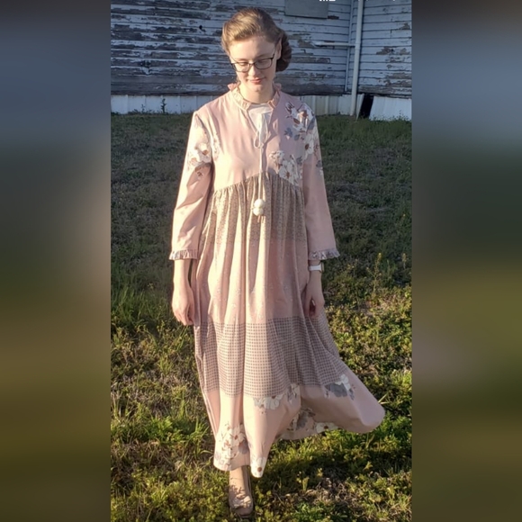 Pink Dainty Maxi Dress - Picture 2 of 8